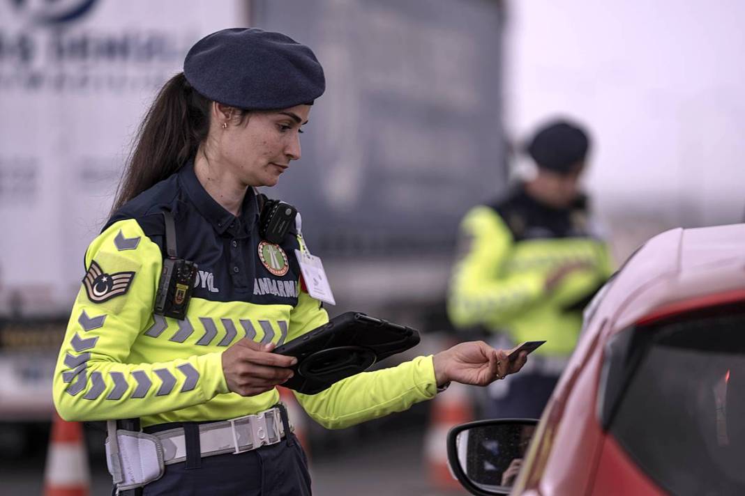 Modern radar sistemleri otoyollarda uçanı kaçanı anında tespit ediyor! 4 kademeli lazerlerle sürekli tarama yapılıyor 14